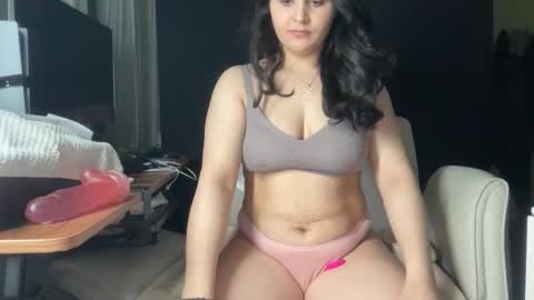 Ema Love online show from 02.04.26