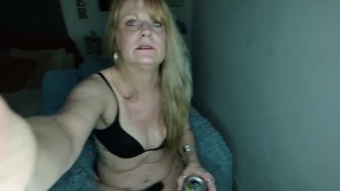 Snapshot of emberpheonixxx chatting on 12.02.24 Ember Pheonixxx online show from 12.02.24