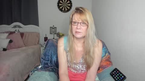 Snapshot of emberpheonixxx chatting on 01.09.25 Ember Pheonixxx online show from 01.09.25
