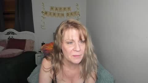 Snapshot of emberpheonixxx chatting on 02.25.25 Ember Pheonixxx online show from 02.25.25