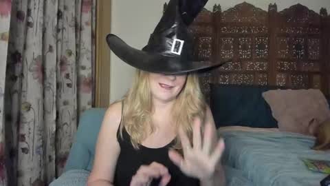 Snapshot of emberpheonixxx chatting on 11.01.25 Ember Pheonixxx online show from 11.01.25