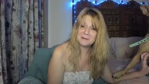 Snapshot of emberpheonixxx chatting on 11.18.25 Ember Pheonixxx online show from 11.18.25