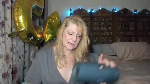 Snapshot of emberpheonixxx chatting on 11.20.25 Ember Pheonixxx online show from 11.20.25