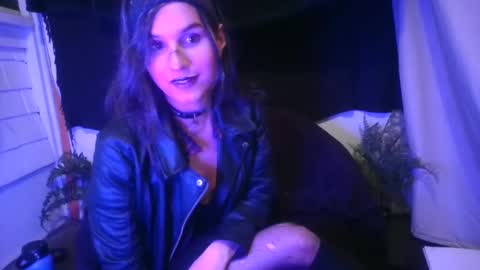 Snapshot of embers_of_eternity chatting on 12.13.24 Ellie online show from 12.13.24