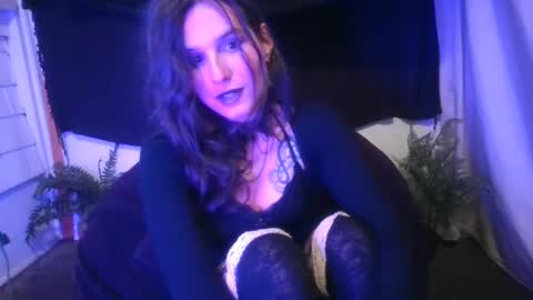 Snapshot of embers_of_eternity chatting on 01.04.25 Ellie online show from 01.04.25