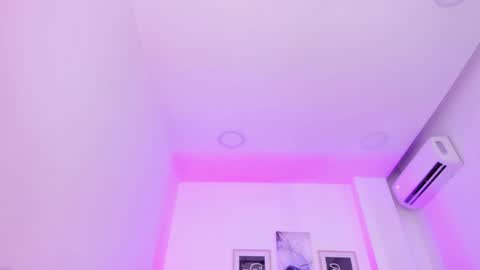 Snapshot of emelie_89 chatting on 12.21.24 emelie_89 online show from 12.21.24