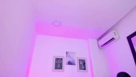 Snapshot of emelie_89 chatting on 12.24.24 emelie_89 online show from 12.24.24