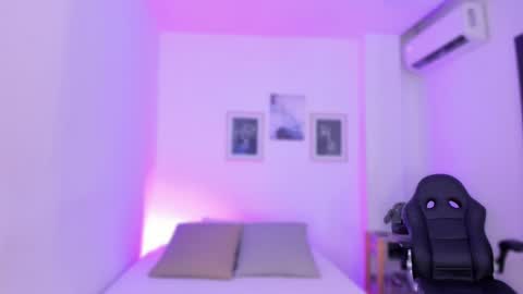 Snapshot of emelie_89 chatting on 02.12.25 emelie_89 online show from 02.12.25