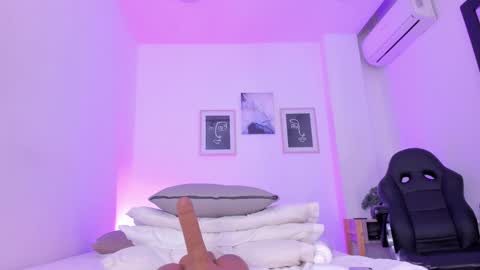 Snapshot of emelie_89 chatting on 02.12.25 emelie_89 online show from 02.12.25