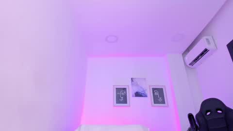 Snapshot of emelie_89 chatting on 03.05.25 emelie_89 online show from 03.05.25