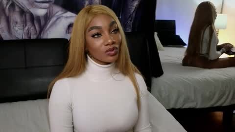 anyelii  online show from 11.18.25