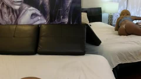 anyelii  online show from 12.18.25