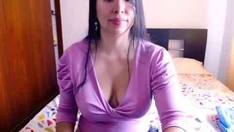 Snapshot of emely_sexx chatting on 12.06.24 emely_sexx online show from 12.06.24