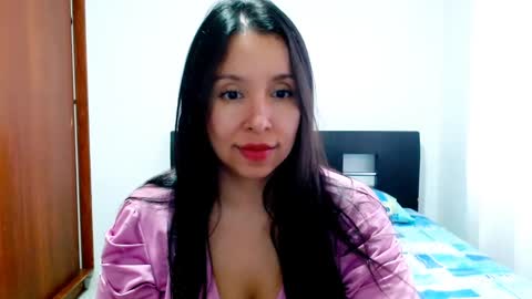 Snapshot of emely_sexx chatting on 01.12.25 emely_sexx online show from 01.12.25