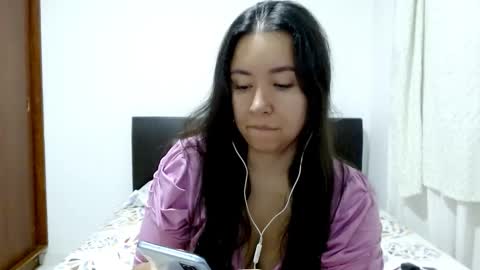 Snapshot of emely_sexx chatting on 09.28.25 emely_sexx online show from 09.28.25