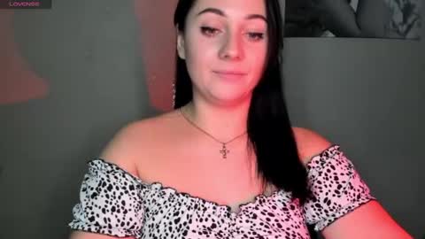 Snapshot of emelyblum chatting on 12.03.24 Emely online show from 12.03.24