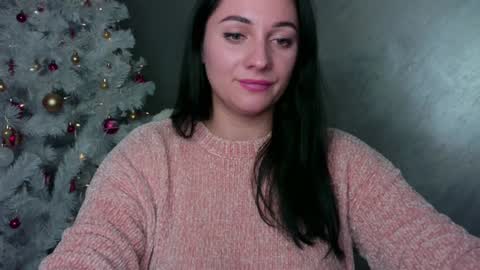 Snapshot of emelyblum chatting on 12.22.24 Emely online show from 12.22.24