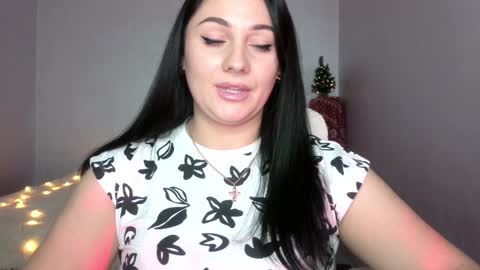 Snapshot of emelyblum chatting on 01.15.25 Emely online show from 01.15.25