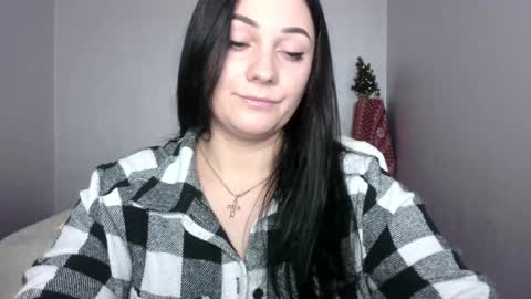 Snapshot of emelyblum chatting on 01.16.25 Emely online show from 01.16.25