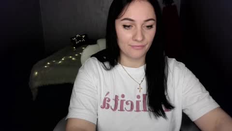 Snapshot of emelyblum chatting on 01.17.25 Emely online show from 01.17.25