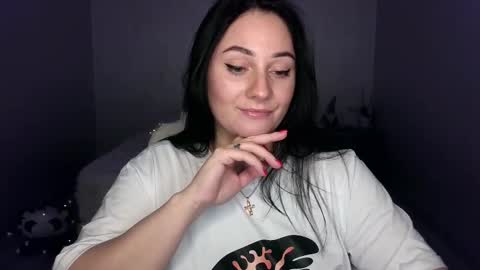 Snapshot of emelyblum chatting on 03.01.25 Emely online show from 03.01.25