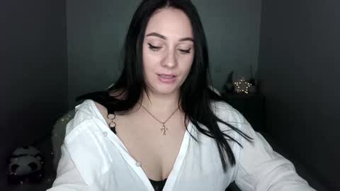 Snapshot of emelyblum chatting on 03.02.25 Emely online show from 03.02.25