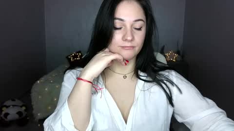 Snapshot of emelyblum chatting on 03.05.25 Emely online show from 03.05.25