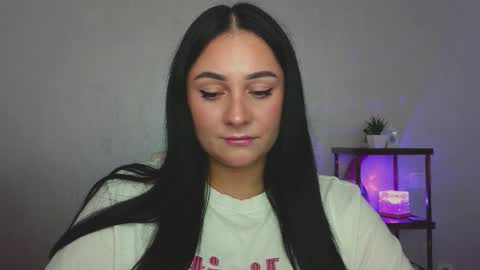 Snapshot of emelyblum chatting on 09.09.25 Emely online show from 09.09.25