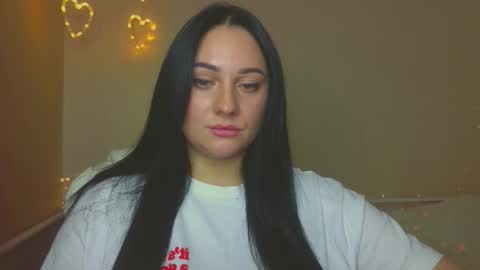 Snapshot of emelyblum chatting on 10.22.25 Emely online show from 10.22.25