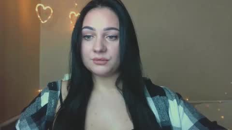 Snapshot of emelyblum chatting on 10.23.25 Emely online show from 10.23.25