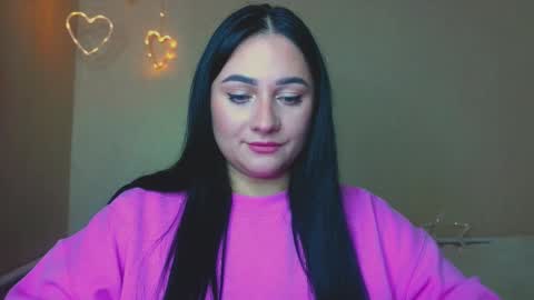 Snapshot of emelyblum chatting on 10.28.25 Emely online show from 10.28.25