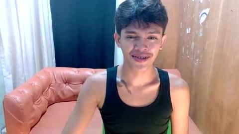 Snapshot of emerald_cummer chatting on 12.19.25 emerald_cummer online show from 12.19.25
