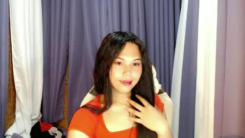 Snapshot of emere_kai_24xxx chatting on 06.18.26 Chelle dont forget to folloe me and thumps up online show from 06.18.26