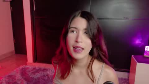 Snapshot of emicute_ chatting on 01.06.26 online show from 01.06.26