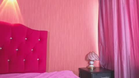 Emilia Gomez online show from 12.04.25