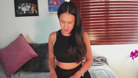 Emilia Gomez online show from 02.17.26