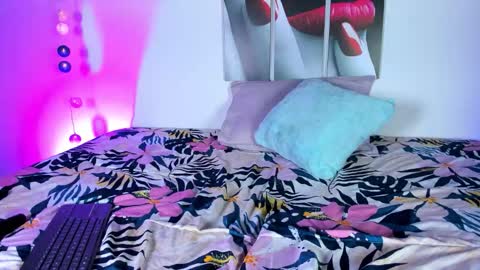 emiili_clark online show from 03.28.26