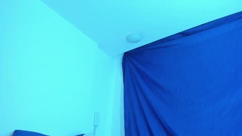 Snapshot of emiily15_ chatting on 01.08.25 Emi online show from 01.08.25