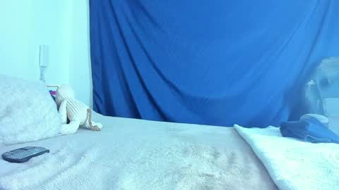 Snapshot of emiily15_ chatting on 01.28.25 Emi online show from 01.28.25