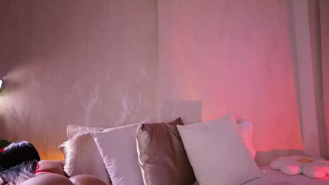 Snapshot of emiily_bell chatting on 03.12.25 online show from 03.12.25