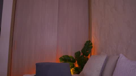 Snapshot of emiily_bell chatting on 09.13.25 online show from 09.13.25