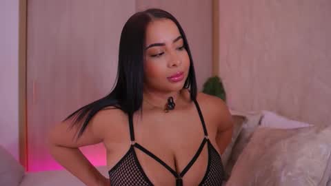 Snapshot of emiily_bell chatting on 09.15.25 online show from 09.15.25