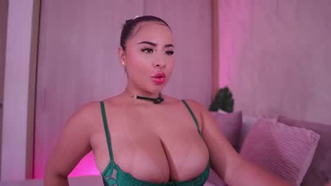 Snapshot of emiily_bell chatting on 10.30.25 online show from 10.30.25