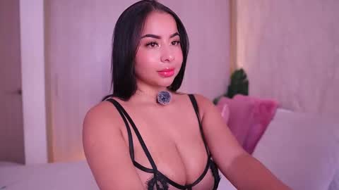 Snapshot of emiily_bell chatting on 11.13.25 online show from 11.13.25