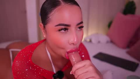 Snapshot of emiily_bell chatting on 11.15.25 online show from 11.15.25