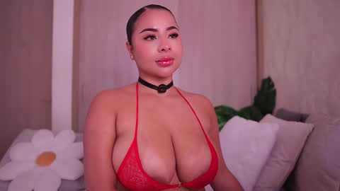 Snapshot of emiily_bell chatting on 11.29.25 online show from 11.29.25