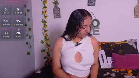 Snapshot of emiily_curly chatting on 07.08.26 Emily online show from 07.08.26