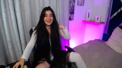 emilayton_ online show from 12.03.24