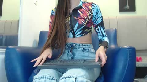 Snapshot of emilee_star chatting on 02.20.25 Emilee online show from 02.20.25