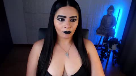 Snapshot of emili_evans_ chatting on 12.11.24 POWERFULL GODDESS EMILI online show from 12.11.24